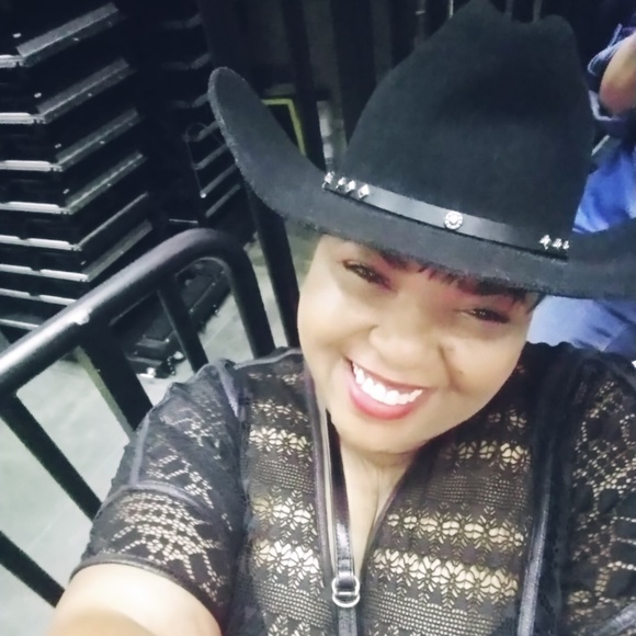 Plus sized 20-24 Size 10 shoes - Picture 3 of 4